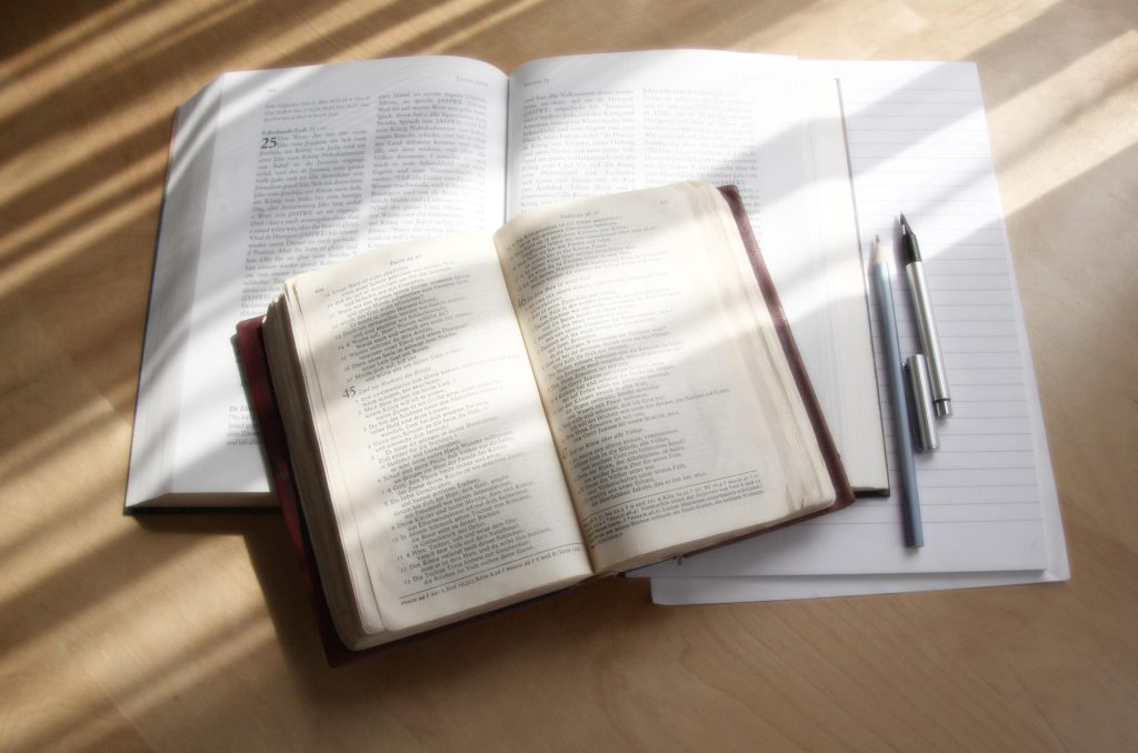 dotz bible 4815031 1920